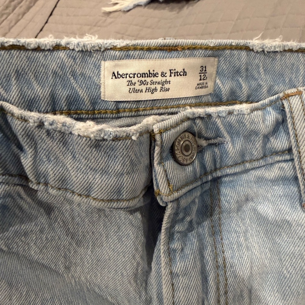 Abercrombie & Fitch Light Wash Straight Leg Jeans - Picture 3 of 4